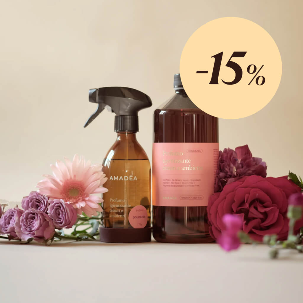 Kit Profumo "Dolcezza": igienizzante tessuti e ambienti 300ml + 1 Litro