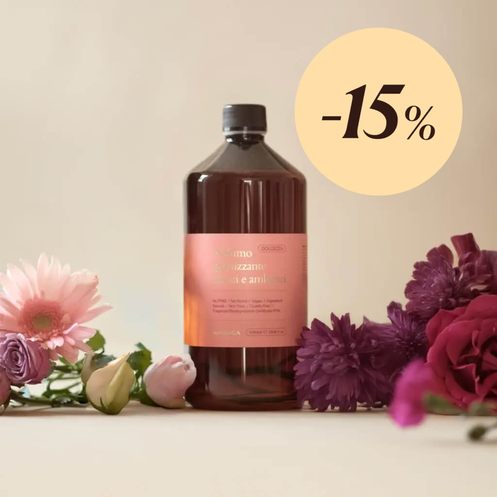 Profumo "Dolcezza" igienizzante tessuti e ambienti - Ricarica da 1L