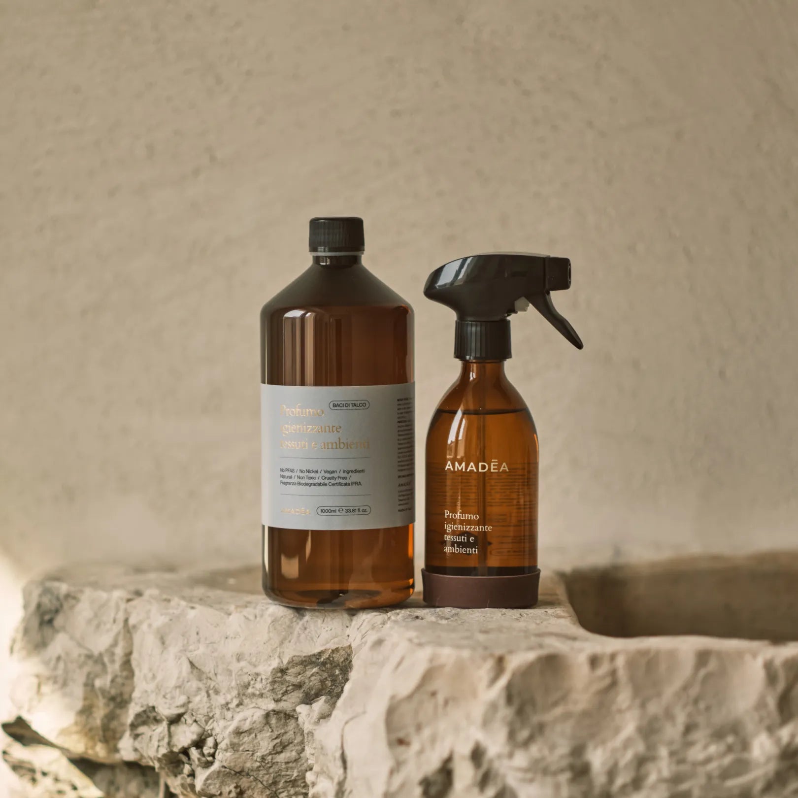 Kit Profumo "Baci di Talco": igienizzante tessuti e ambienti 300ml + 1 Litro