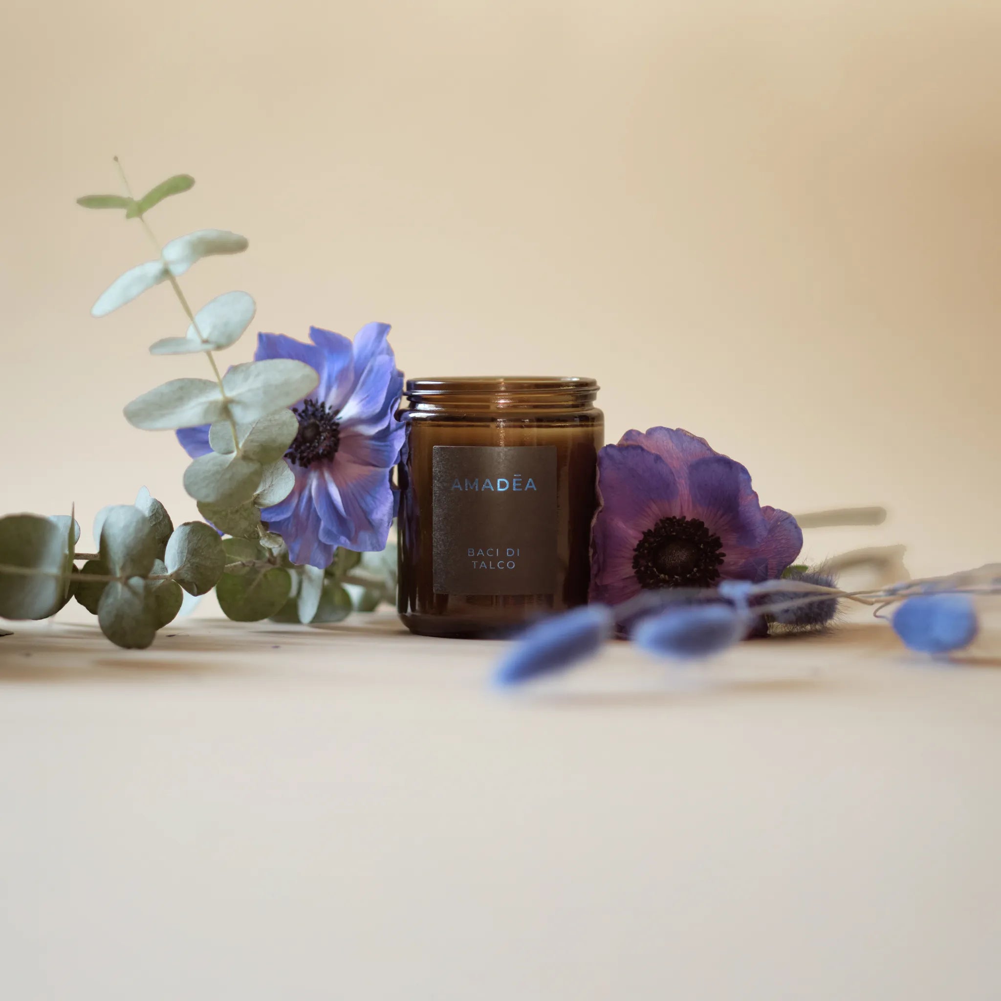 Candela "Baci di Talco" - profumata e mangiaodori