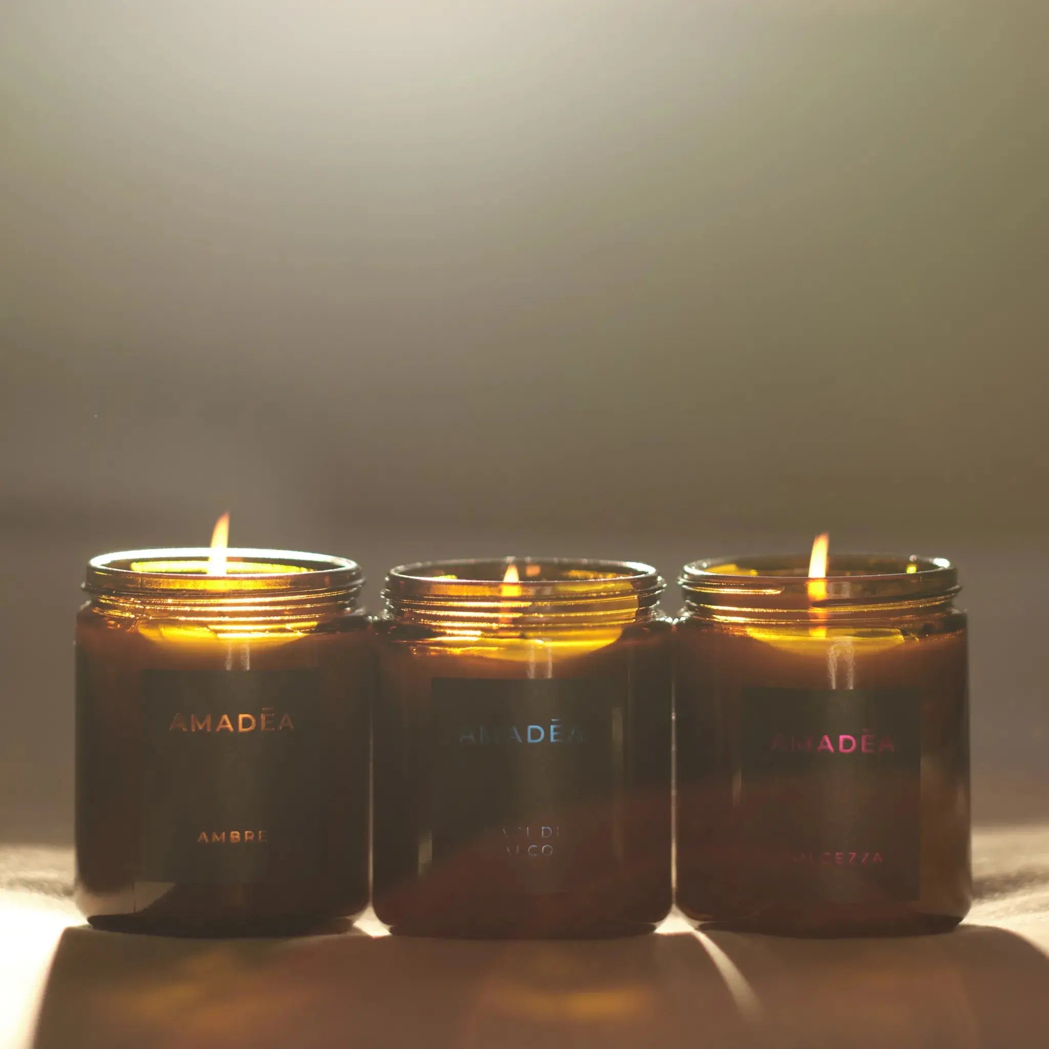 Kit 3 Candele Amadēa - "Dolcezza" + "Ambrè" + "Baci di Talco" AMADĒA HOME