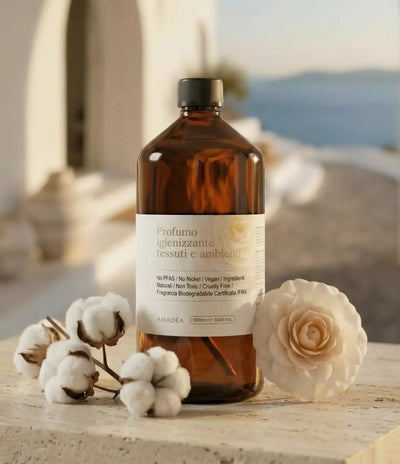Profumo "Cotone di Camelia" igienizzante tessuti e ambienti - Ricarica da 1L AMADĒA HOME