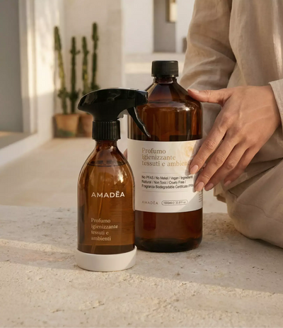 Kit Profumo "Cotone di Camelia" igienizzante tessuti e ambienti 300ml + 1 Litro AMADĒA HOME
