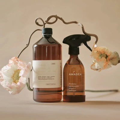 Kit Profumo "Ambre": igienizzante tessuti e ambienti 300ml + 1 Litro AMADĒA HOME