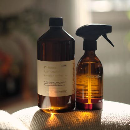 Kit Profumo "Ambre": igienizzante tessuti e ambienti 300ml + 1 Litro